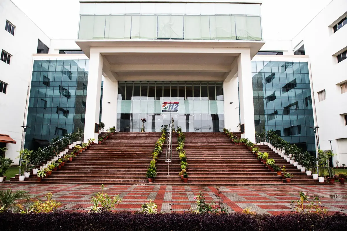 市政服務櫃檯示意，象徵各縣市便民措施