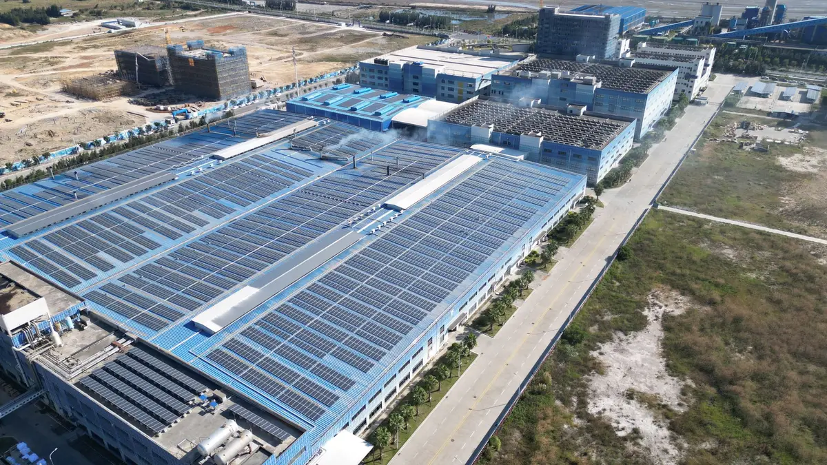 商辦大樓屋頂設置太陽光電板（示意圖）
