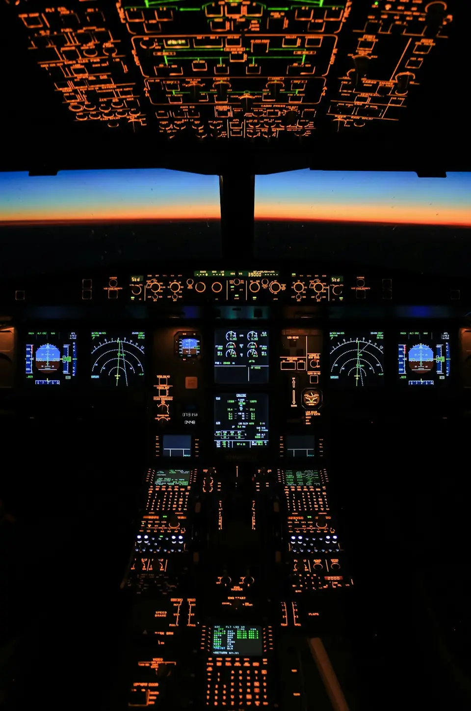 飛機駕駛艙象徵航空業以分級與認證治理高風險技術