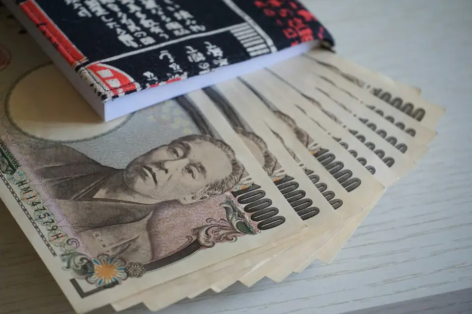 日圓紙鈔與硬幣