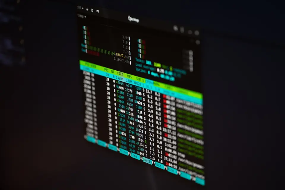 攻擊者在 88 分鐘內自動化把 144 個 npm 套件重新發佈、塞進惡意相依