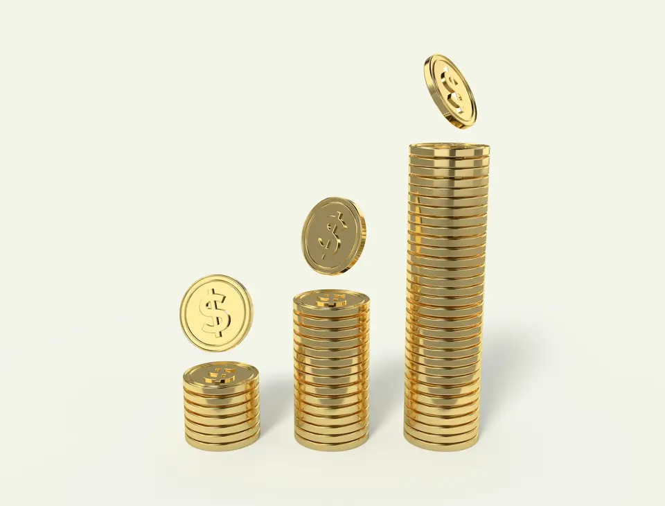 三疊高度遞增的金幣，最上方一枚硬幣落下，象徵存款隨門檻分級計息