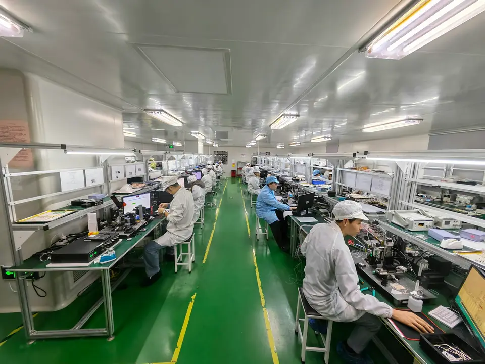 半導體晶圓製造廠房內部，象徵晶圓製造是用電成長最大宗（示意圖）
