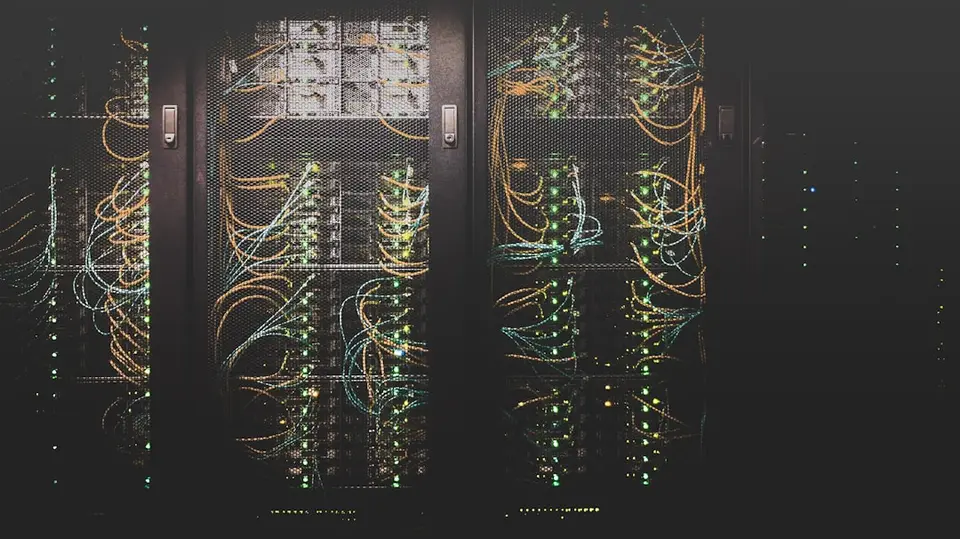 資料中心伺服器機房，象徵AI與半導體產業帶動的用電需求成長