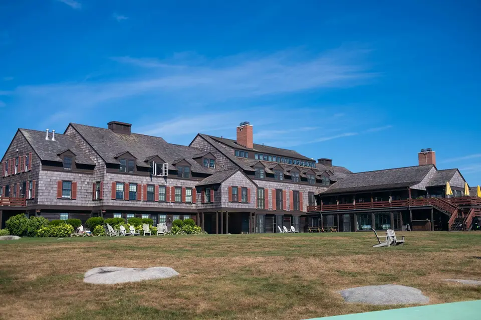 高爾夫球場會館與周邊草地，呈現大型賽事場地環境